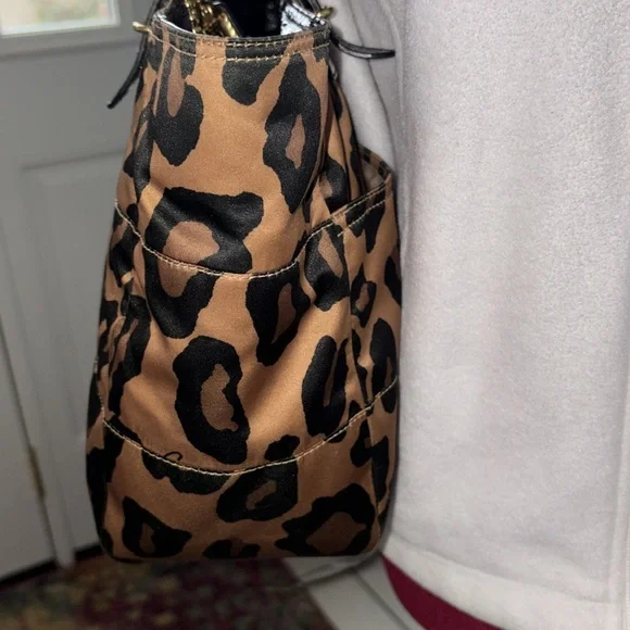 Coach Cheetah print shoulder bag gold/black/patent leather trim chain strap - Picture 9 of 17